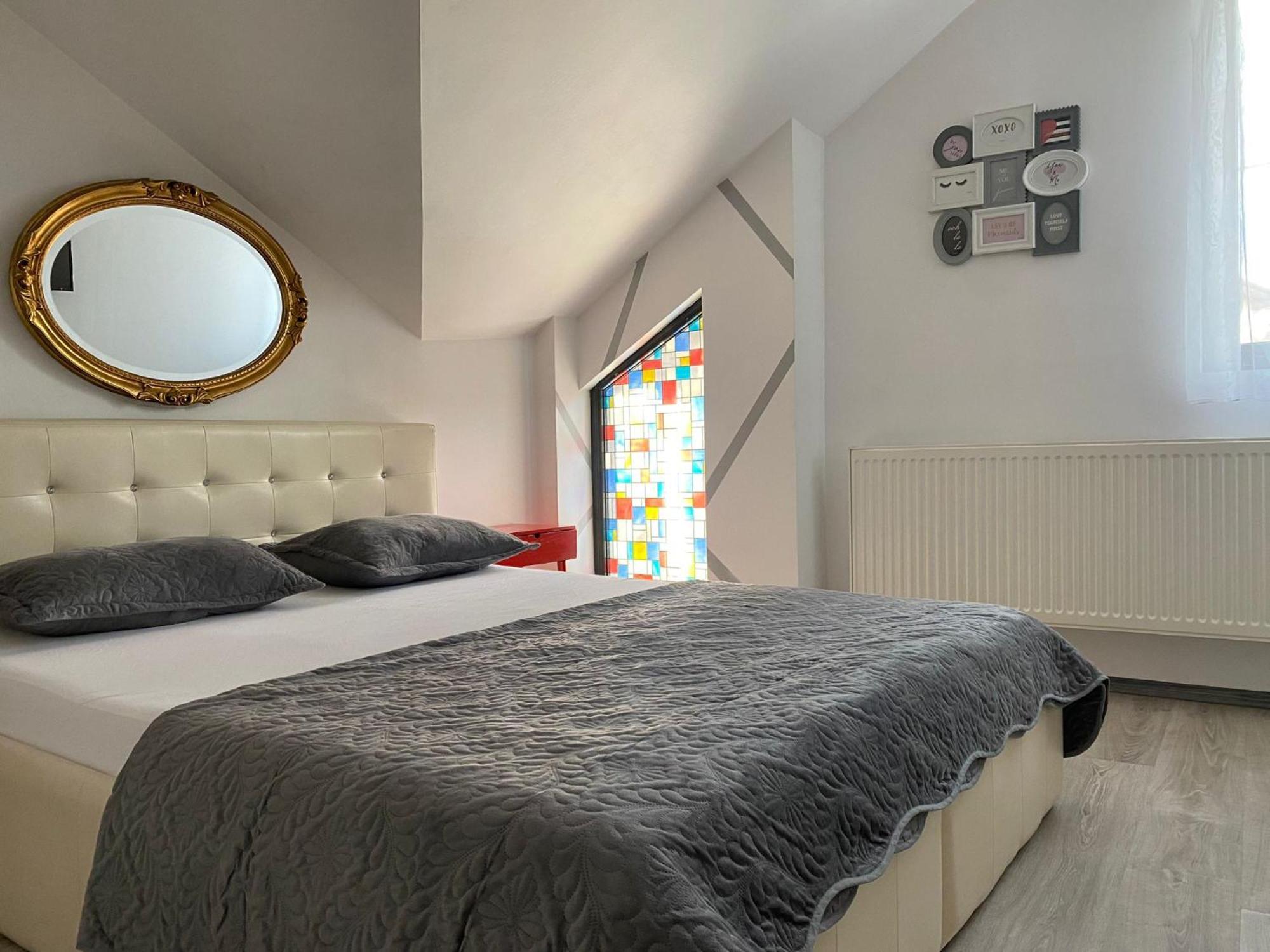 Millenium Apartment Central Craiova Oda fotoğraf